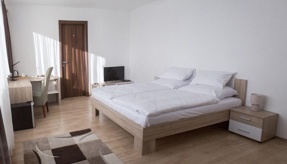 River View Apartments Hotel ブラチスラヴァ エクステリア 写真