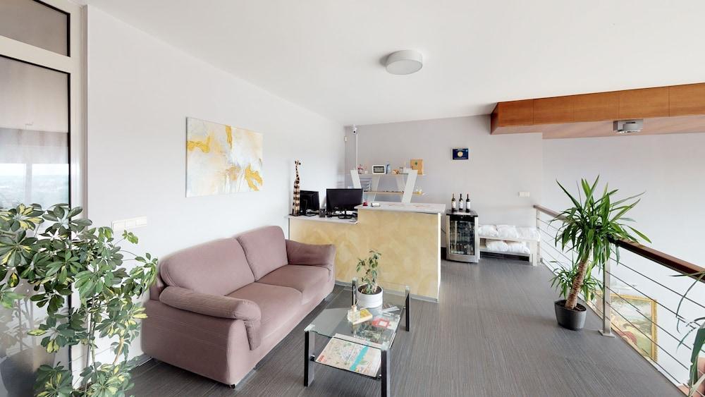 River View Apartments Hotel ブラチスラヴァ エクステリア 写真