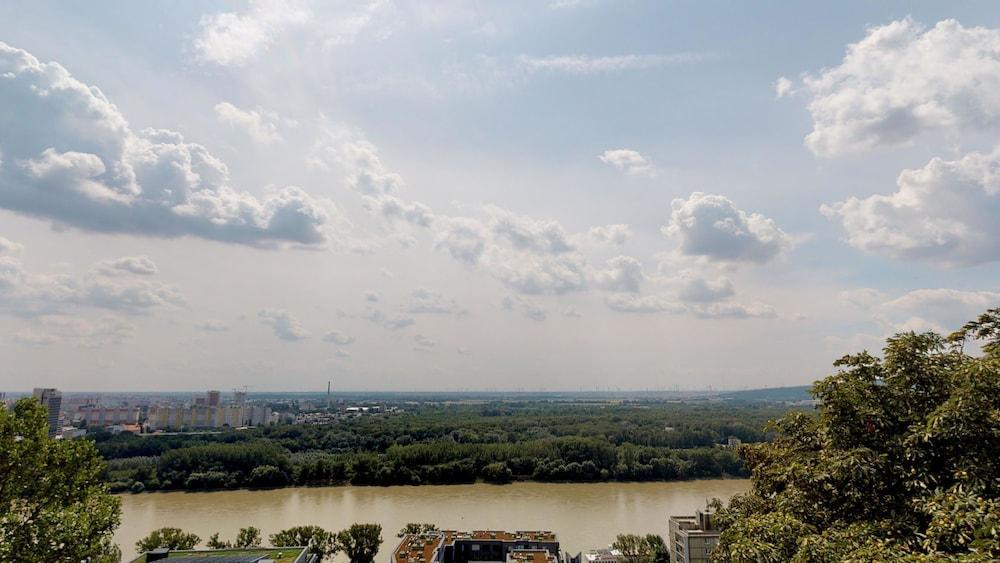 River View Apartments Hotel ブラチスラヴァ エクステリア 写真